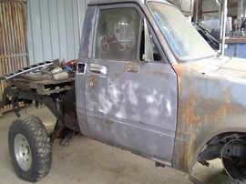 1982 TOYOTA TRUCK, GRAY, STD. CAB, 2.4L. MT. 4WD.   Z26338